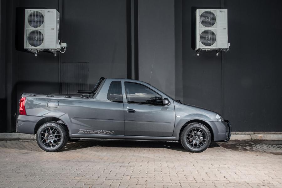  Nissan NP200 Stealth 2015 года  (фото 9 из 16)